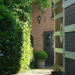 In het koetshuis